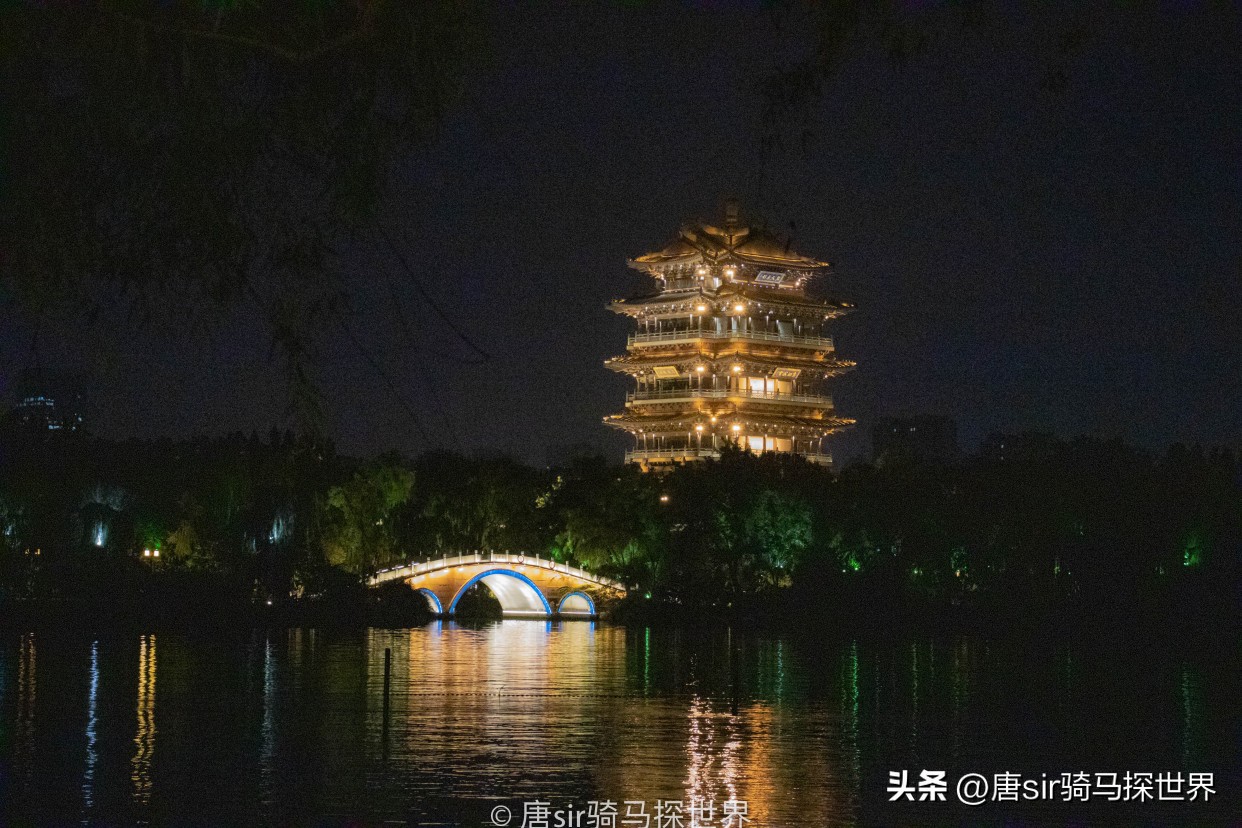 大明湖的三大名胜,济南市大明湖名胜古迹
