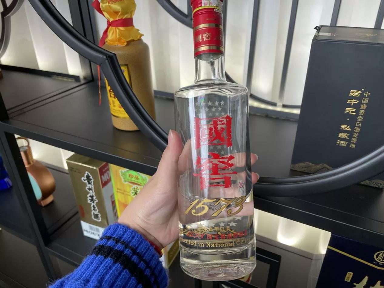 第二次去老丈人家送礼白酒怎么选,送老丈人200-300白酒建议