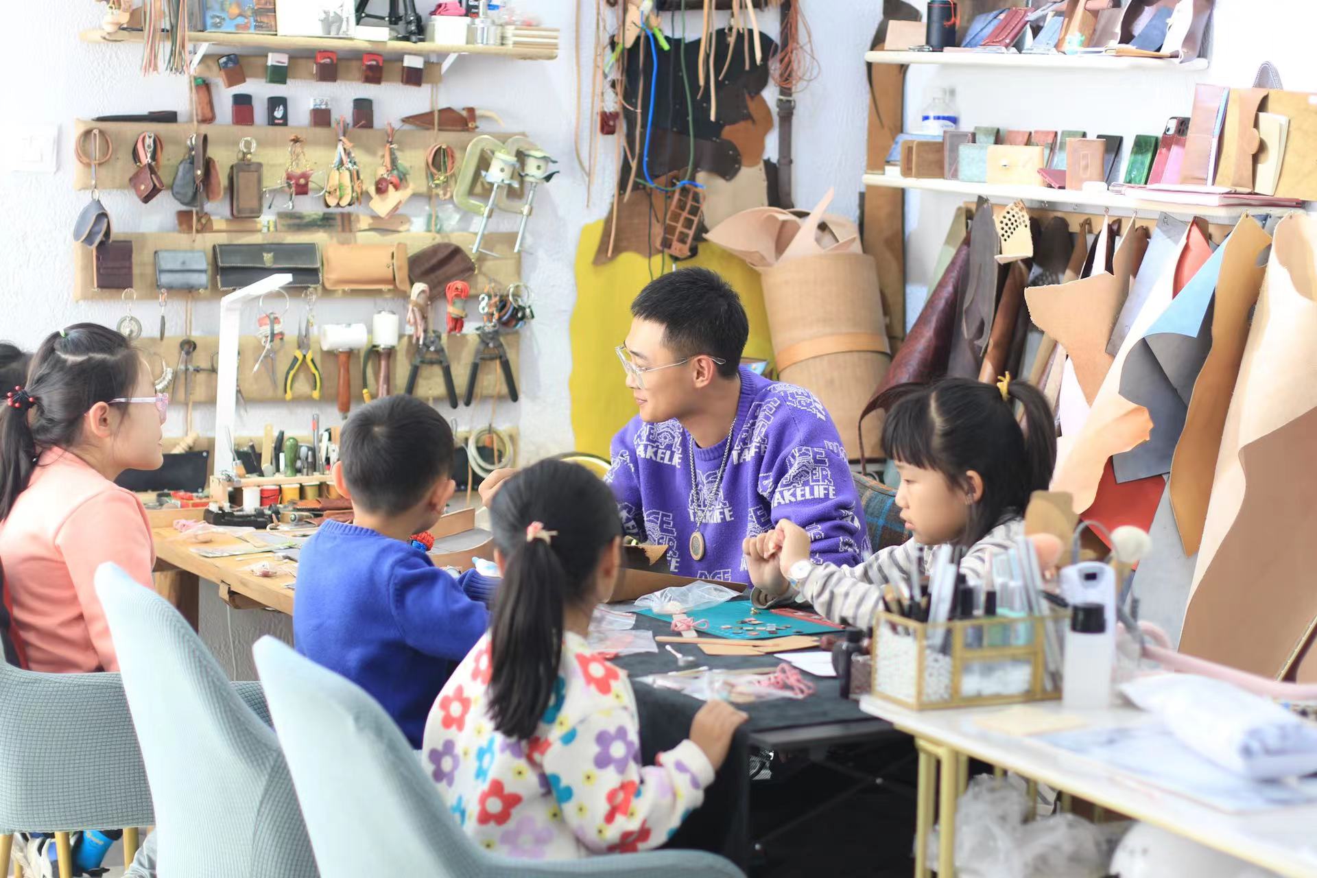 刚毕业的大学生建议入行自媒体吗,自媒体新手入行视频怎么做