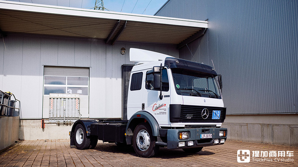 车龄32年性能如新，带你看德国卡车收藏家的爱车：奔驰MK1222S