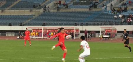 足球队*仇报**!616天后复仇成功,杨帅神被换下,世界上第一次谦虚