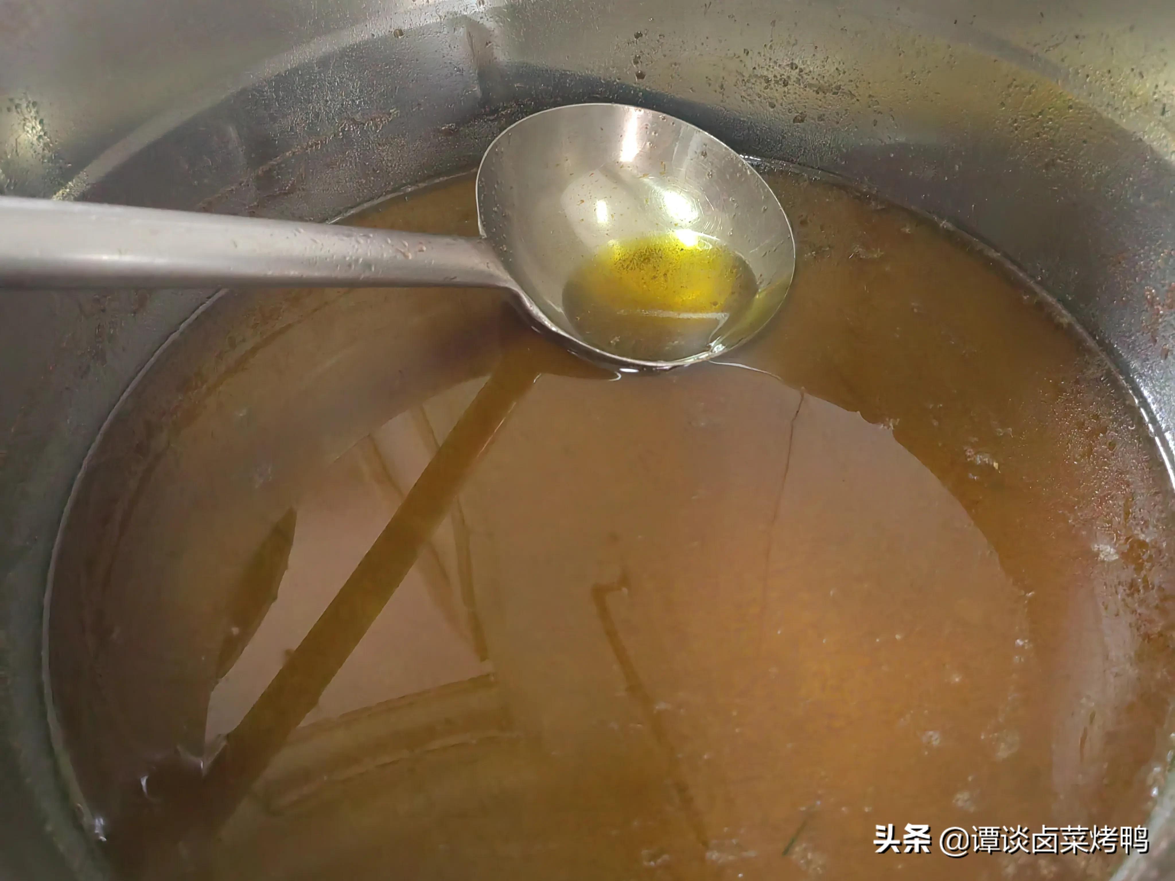 卤菜店师傅教你解决卤水发黑问题,四川卤菜卤水怎么清洗