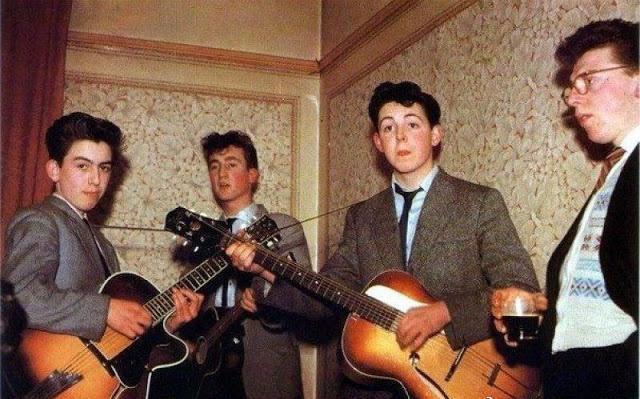 侵华日军残酷*行暴**，女子为活命脱下衣服让日本人拍摄，*辱侮**至死