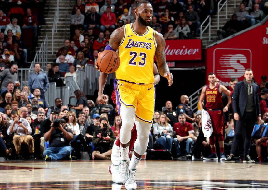 老詹送出16记助攻,老詹连续助攻几次