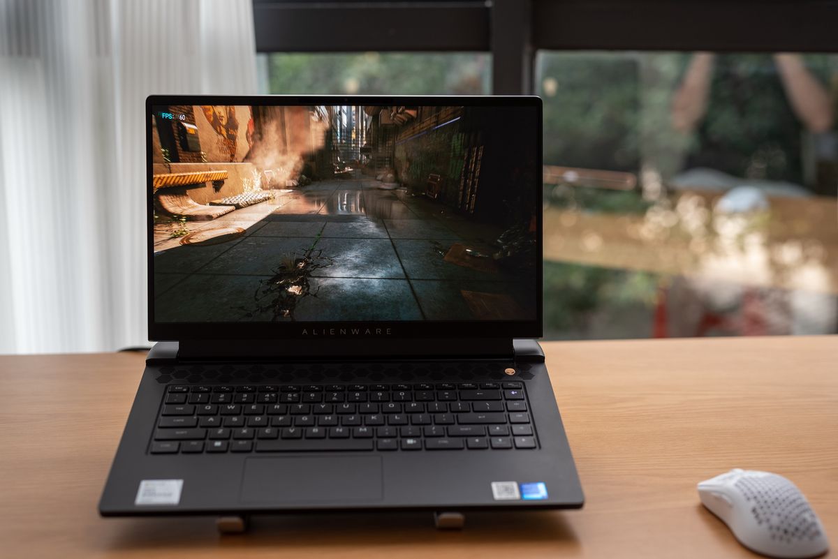 alienwarem17r5评测,男人的快乐就是这么简单且无聊