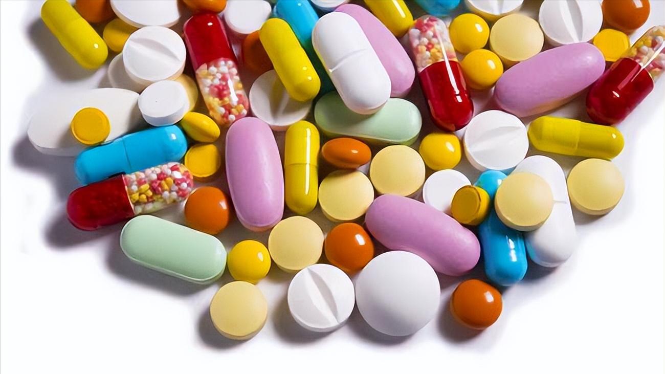 35岁男子坚持吃维生素C，后来怎么样了？医生：安全服用，牢记3点