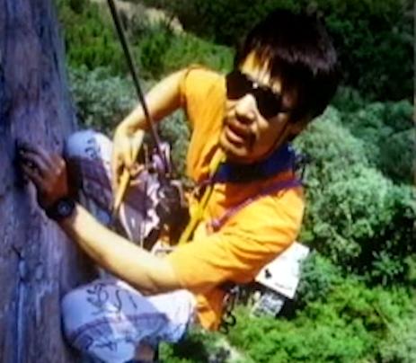 承德巨大岩石千年古塔,河北承德巨石上悬立两座古庙