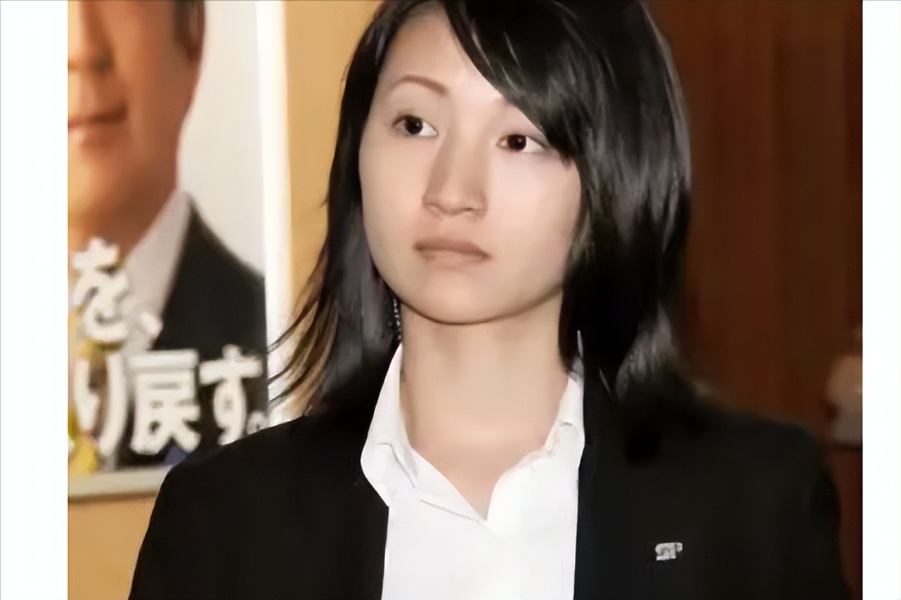 日本安倍晋三身边女保镖,安倍晋三女保镖最新消息