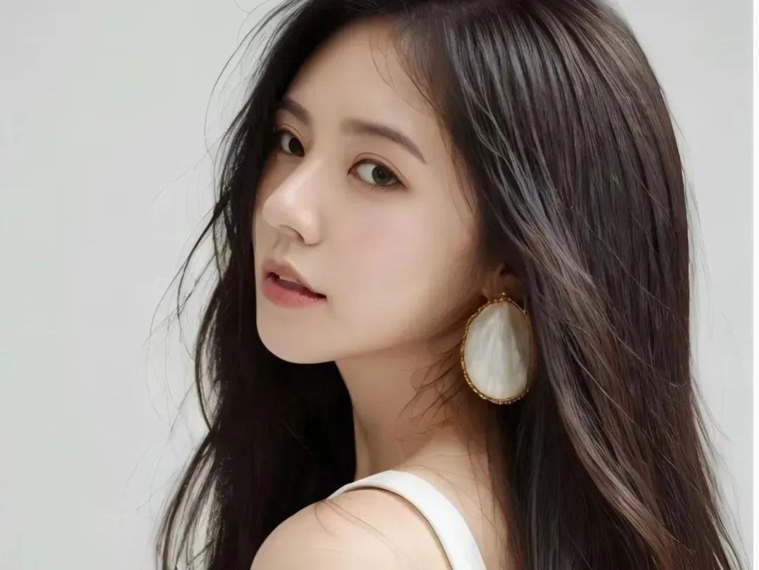 初次见面，面对同样被绑架下药的男人，她主动打招呼。