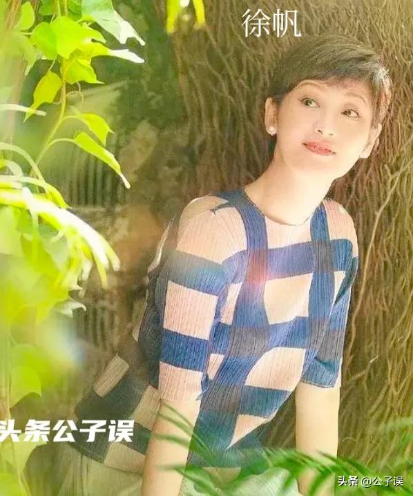 一张和冯小刚的“夜宿门”照片，彻底撕下了沈星的遮羞布