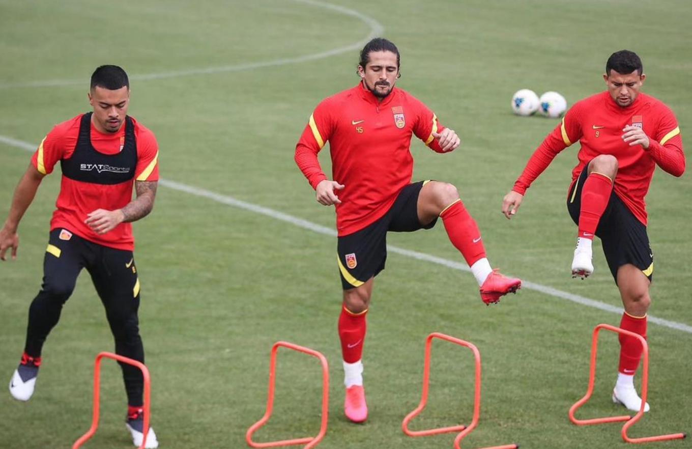 中方足球运动员打架火爆集锦,李铁冲突