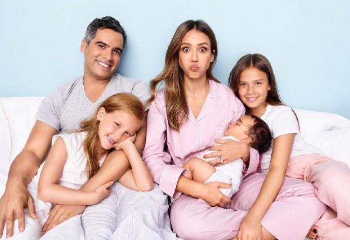 杰西卡阿尔芭全家福,杰西卡阿尔芭三胎照片