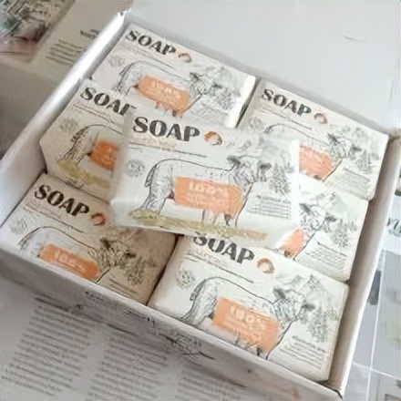 男生脸上很多处脱皮怎么办,男生脸上脱皮干燥