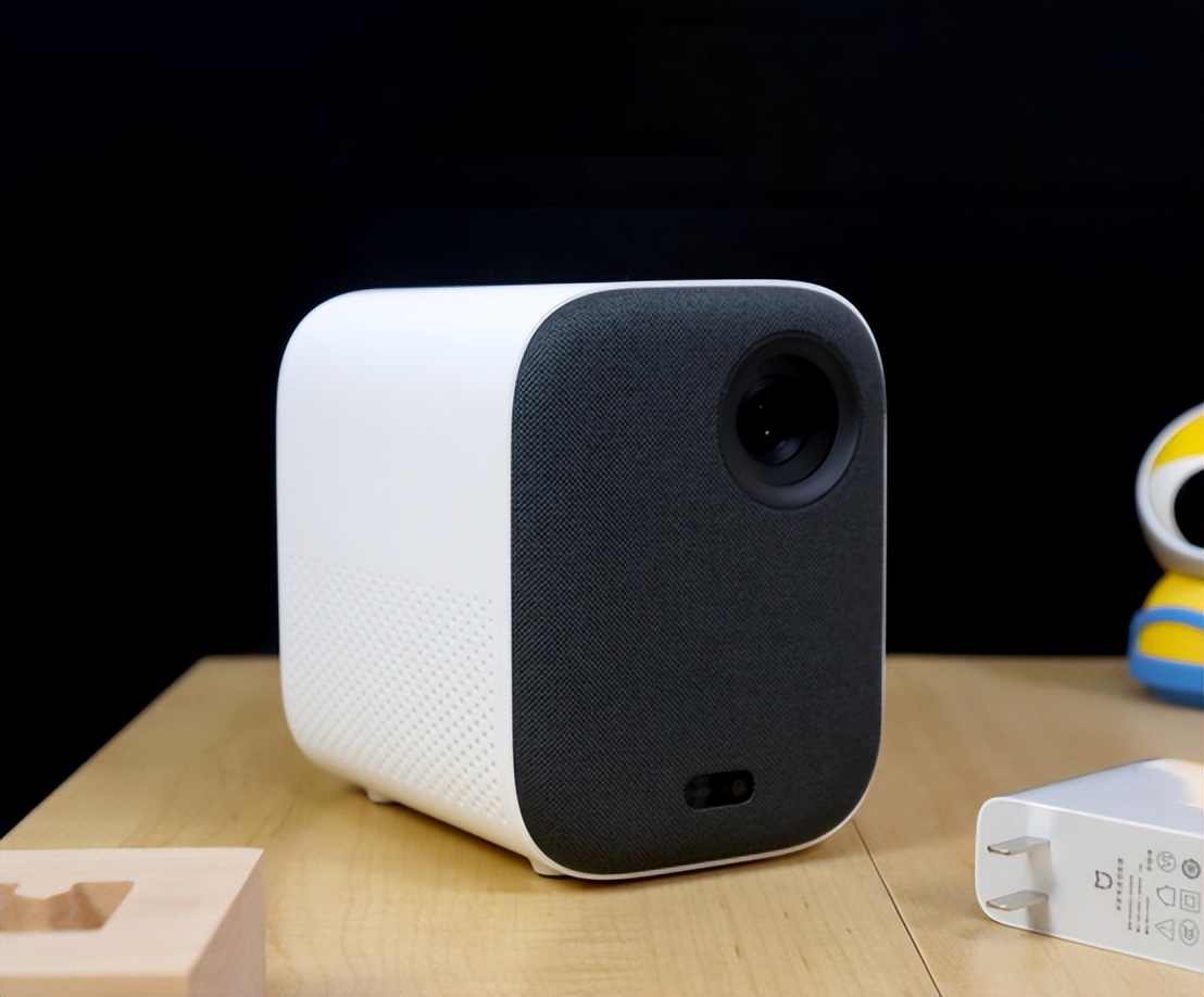 买投影仪要买什么样的投影仪最好,爱普生投影仪与极米投影仪测评