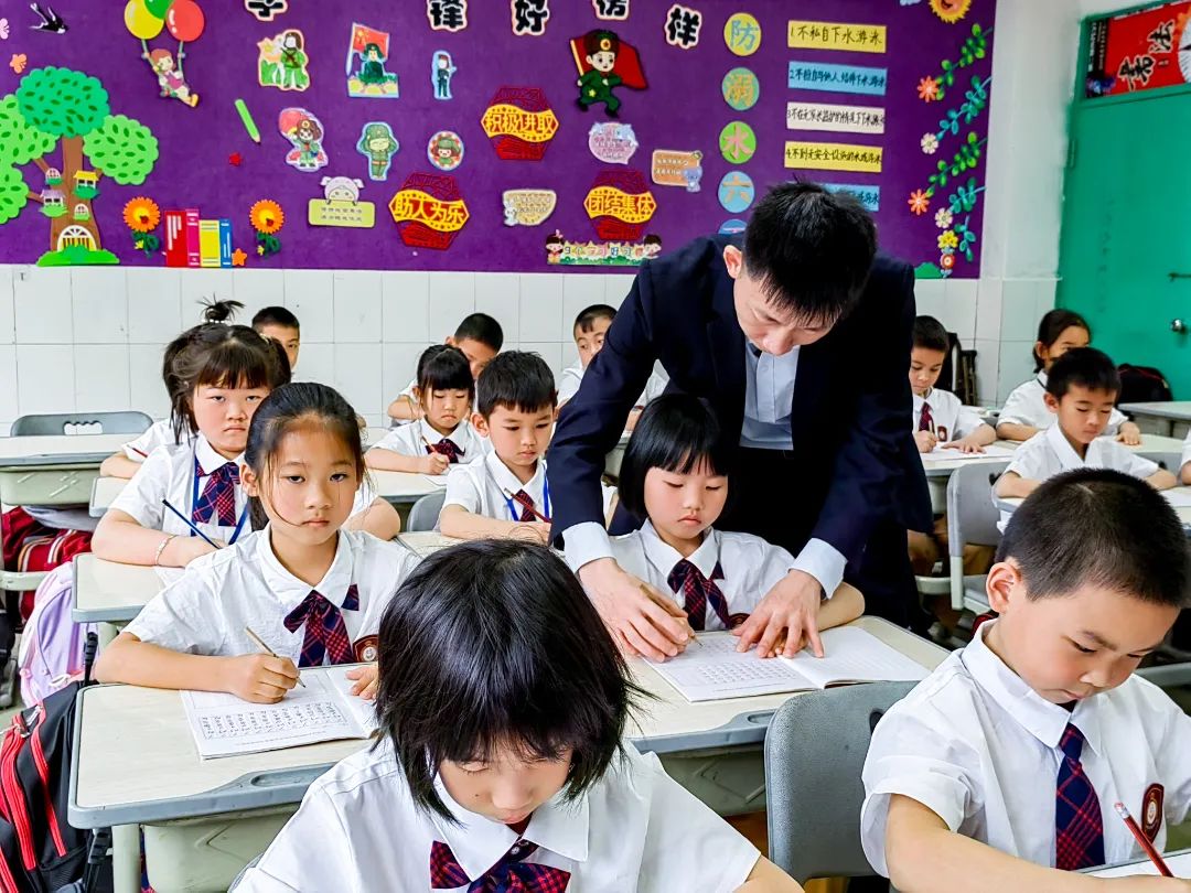 石碣四海学校学费多少钱,东莞四海学校招生简章