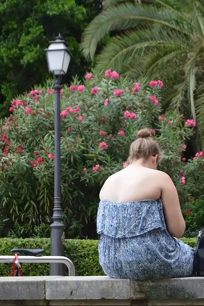 “内衣不穿，活该被*拍偷**！”刻板印象下女性需要的不仅是穿衣自由