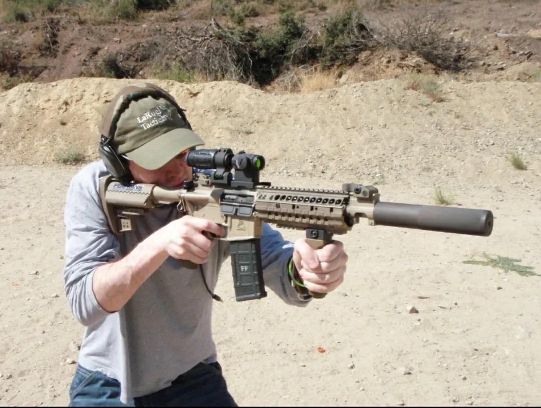 中国军用枪械m4a1,hkg36c突击步枪和m4a1