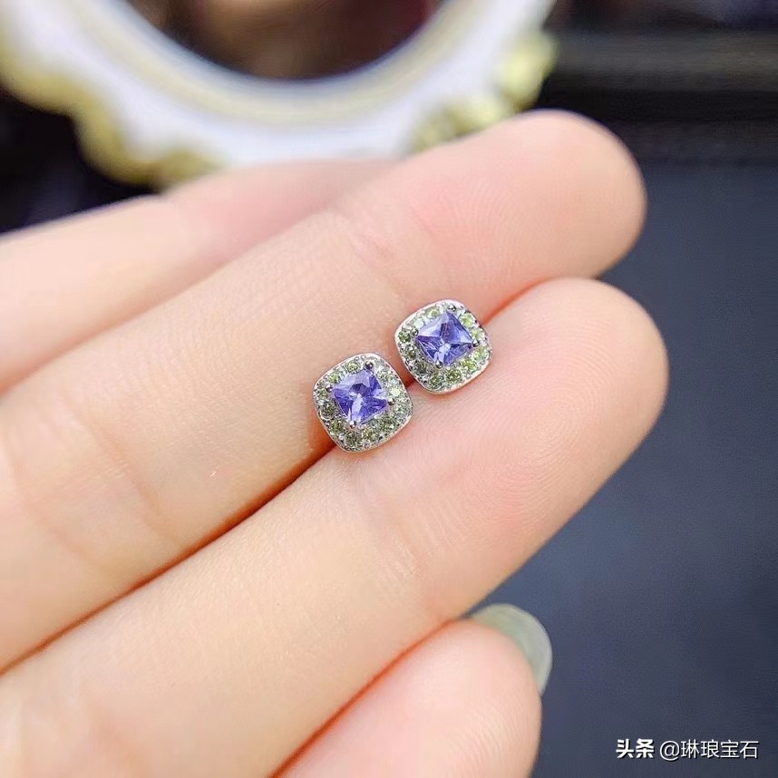 S925银莫桑石六爪耳钉,925银莫桑石耳饰耳钉50分1克拉