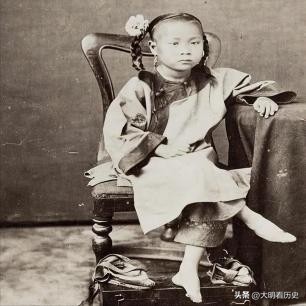 日军日记：*安妇慰**不服从管教，我很愤怒，用*刀刺**插入她的*体下**