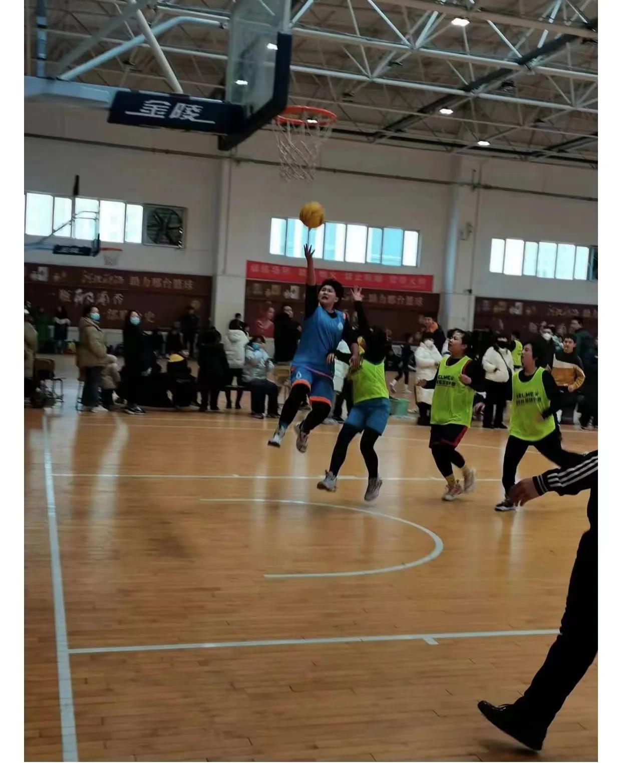 龙泉小学篮球比赛视频,邢台市桥东区龙泉小学足球队