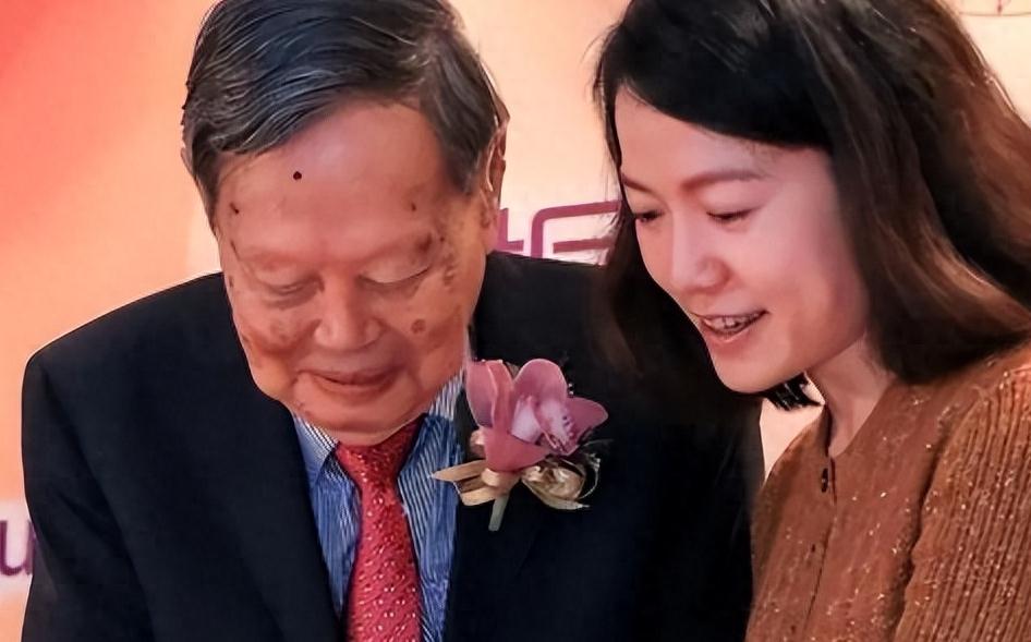 翁帆与杨振宁的爱情始末,翁帆和杨振宁爱之至深的表现
