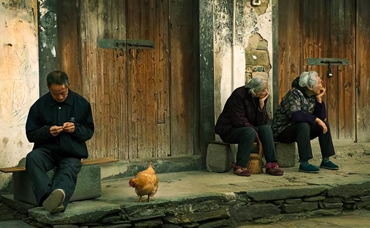 为什么老人去世子女葬礼上笑,为什么葬礼老人的家人还能笑