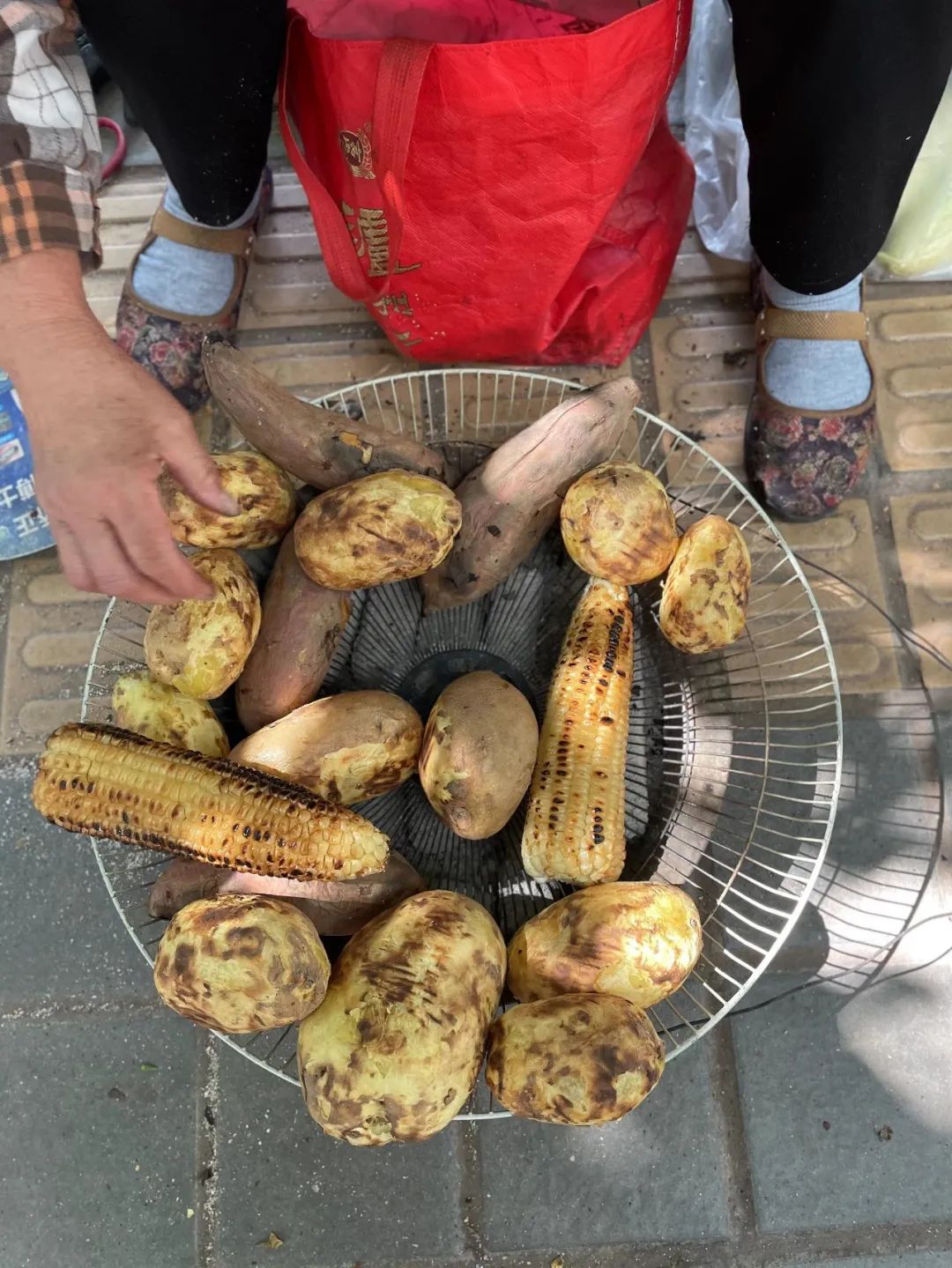 外地朋友来四川吃美食,外地朋友来四川吃苍蝇馆子