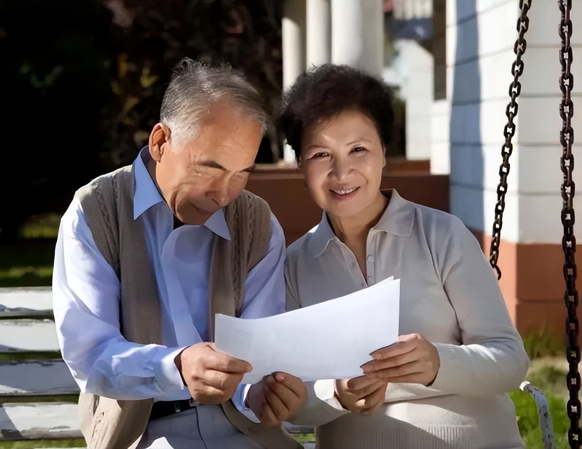 女人每天吃一粒维生素b1作用,女子每天坚持吃维生素b12