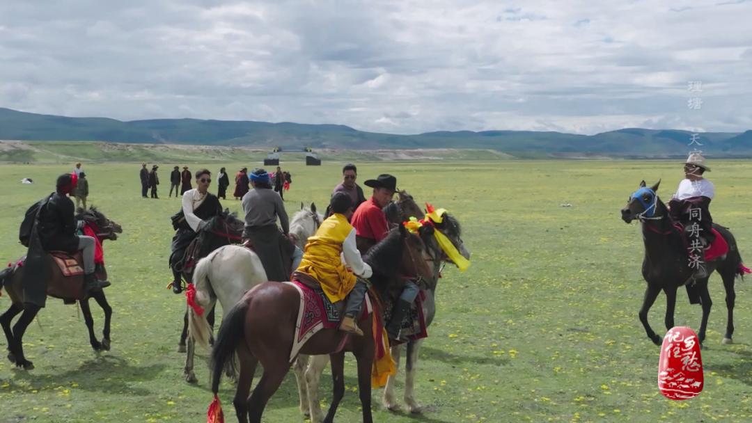 理塘天空之城照片,川西高原理塘
