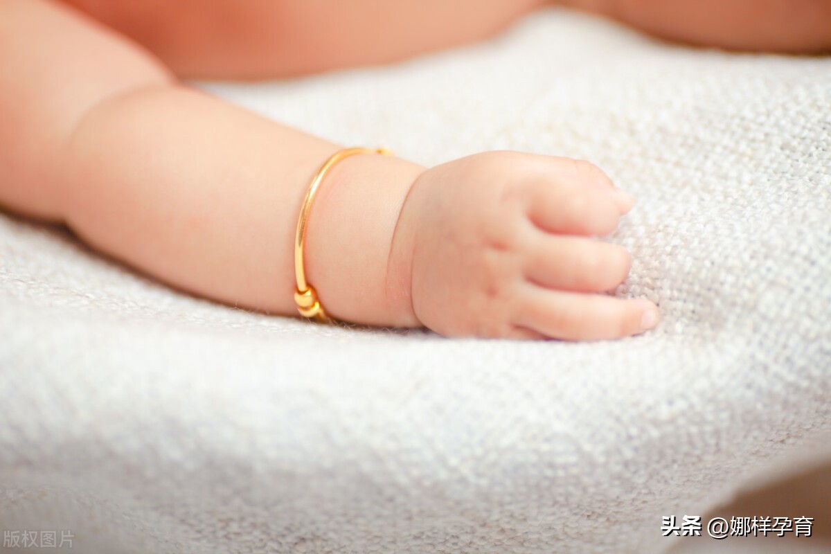 7个月的宝宝手心发红还有点烫,4个月宝宝手心发热红是怎么了