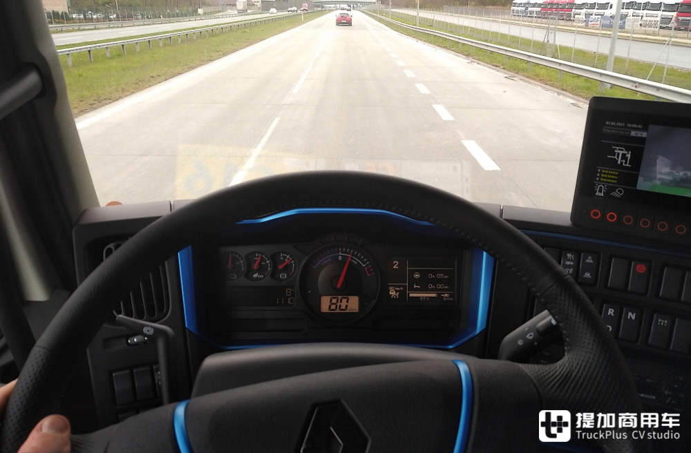 并不垃圾的垃圾车，已在波兰投放的雷诺D.ZE6x2电动环卫车实拍