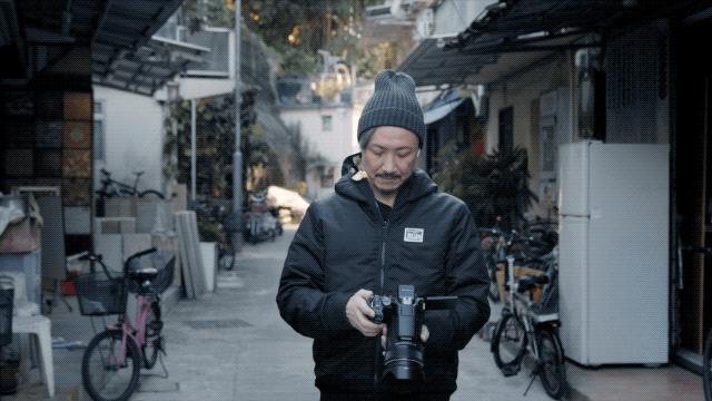 “港圈太子爷”街上收破烂，一天只赚60块！