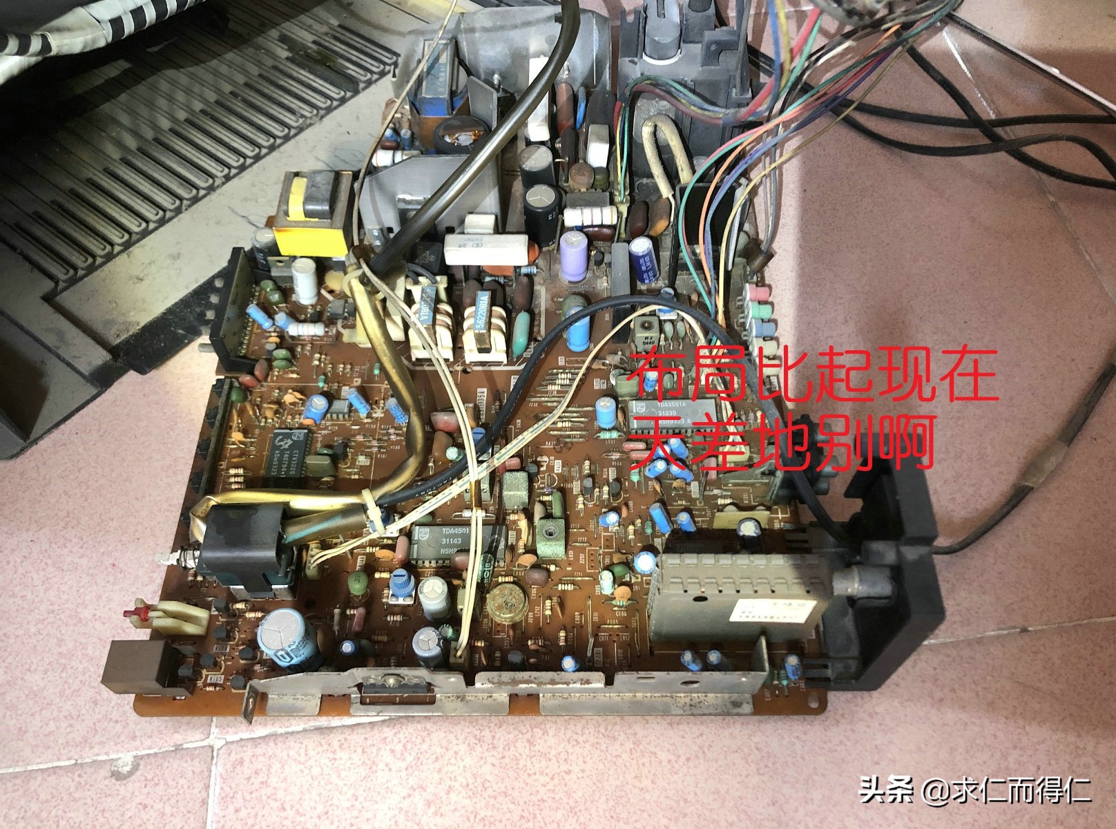 一台老古董电视机,20多年的古董电视换上新电视