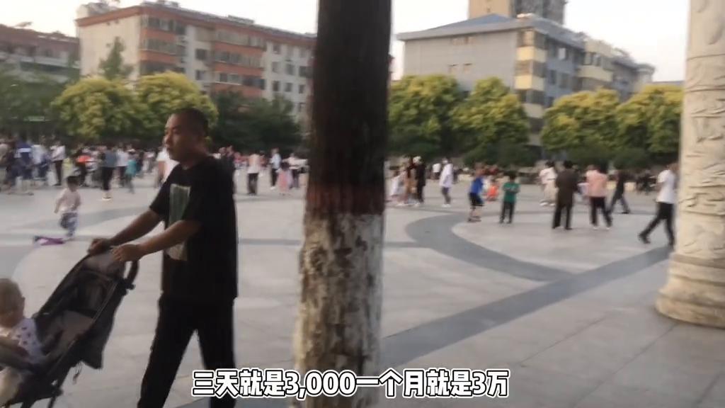 摆摊卖气球不容易,摆摊卖气球的利弊