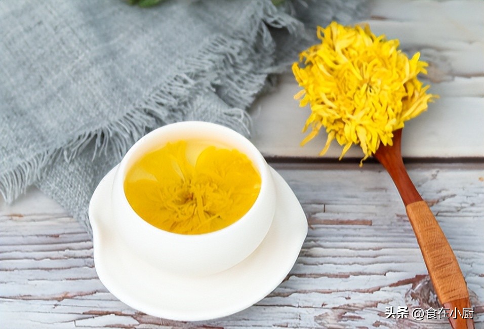 春夏之交，宁可不吃肉，4种“养生茶”不能少，滋养解燥身体好