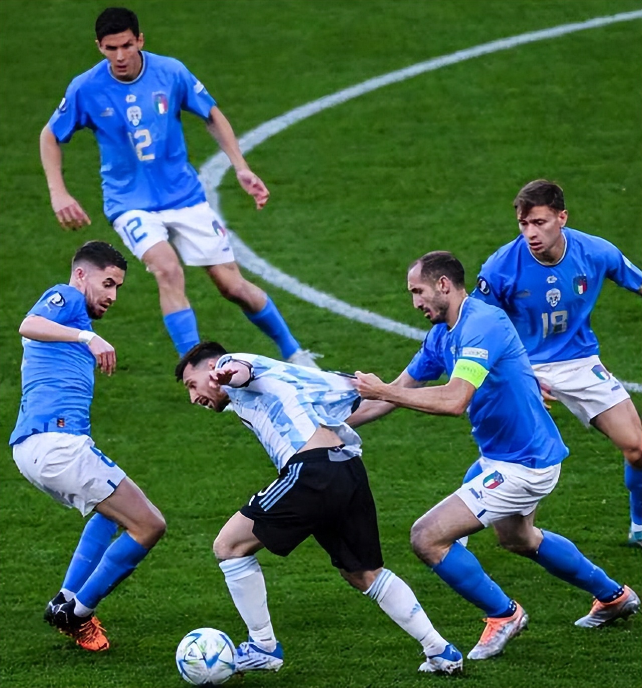 致敬克鲁伊夫进球,梅西致敬克鲁伊夫