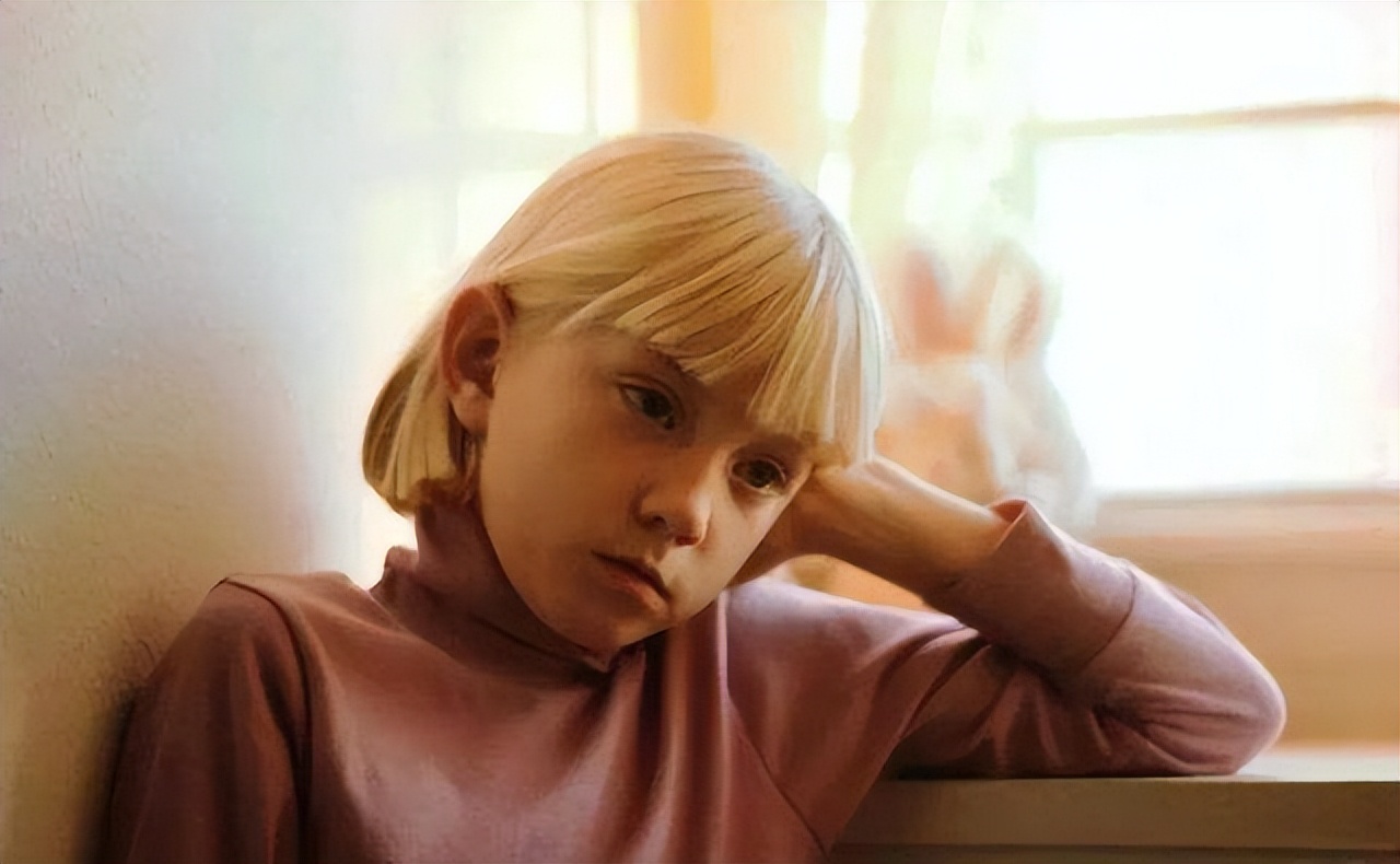 永远不要穿别人的旧衣服，长期被“施舍”将导致自我价值受损