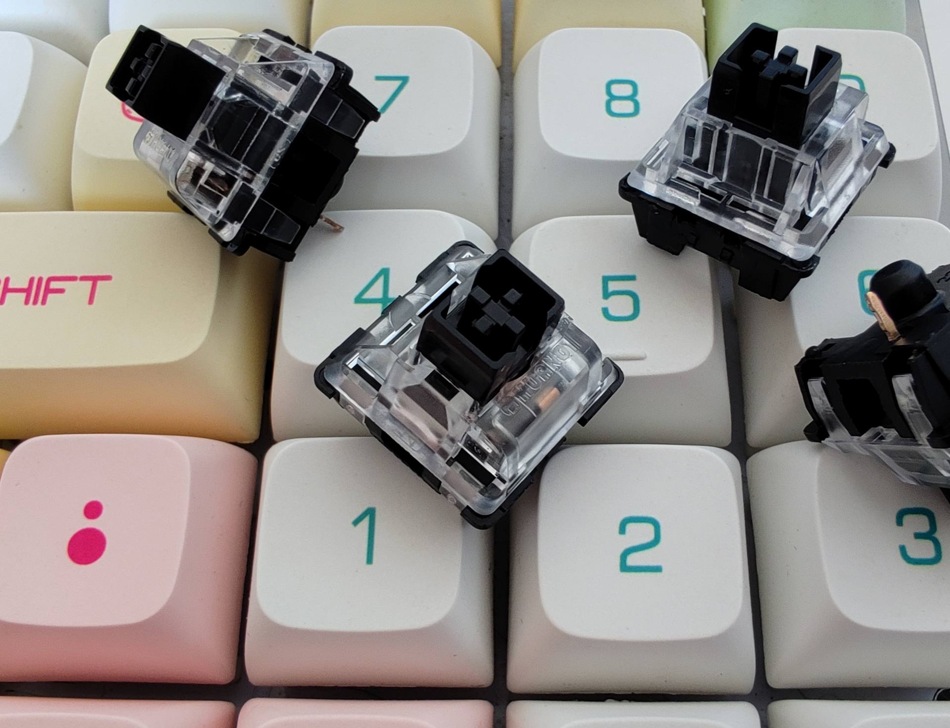 黑轴打游戏手感好吗,银轴和黑轴哪个更适合游戏