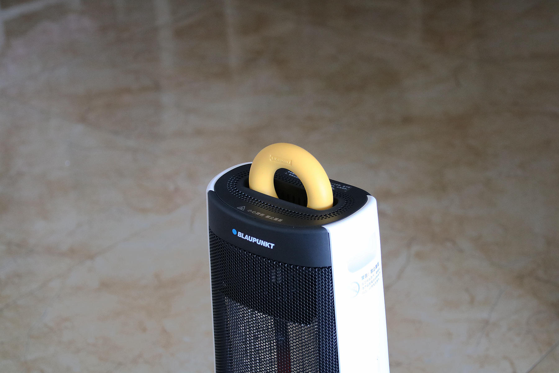 自从有了蓝宝这个“小太阳”，这个冬天家里从此不再寒冷