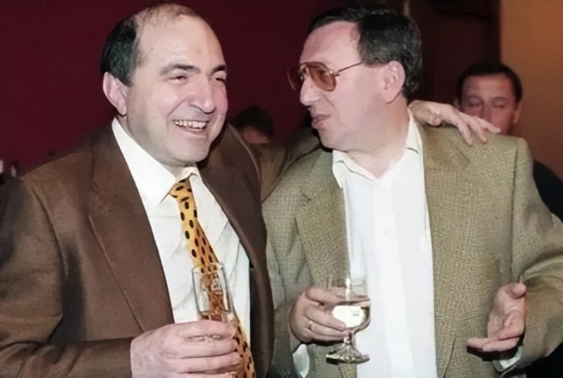 老梁讲解普京收拾寡头,普京如何收拾寡头的