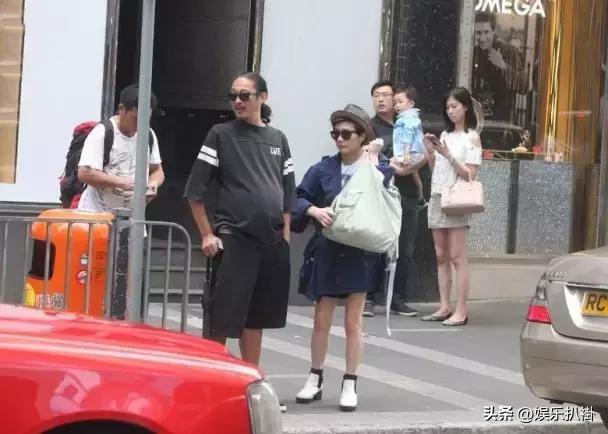 十大男星嫁富婆,娶富婆当老婆的4位男星