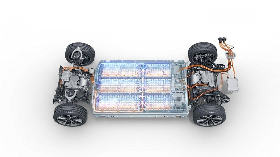 充电这道难题，理想给出高压和超充桩，这是抄了谁的作业？