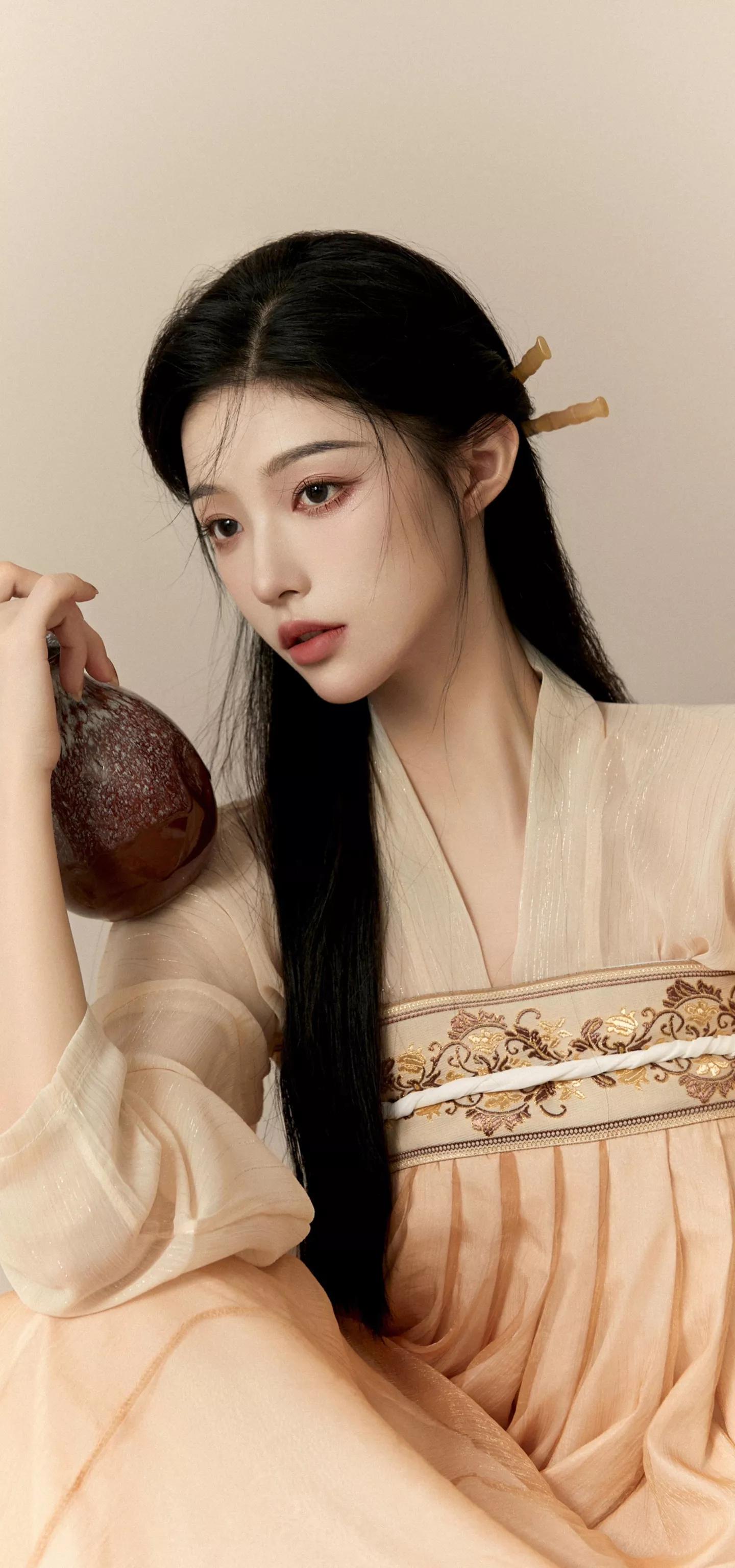 唯美古风金黄汉服美女壁纸,梦回大唐汉服夜景拍摄