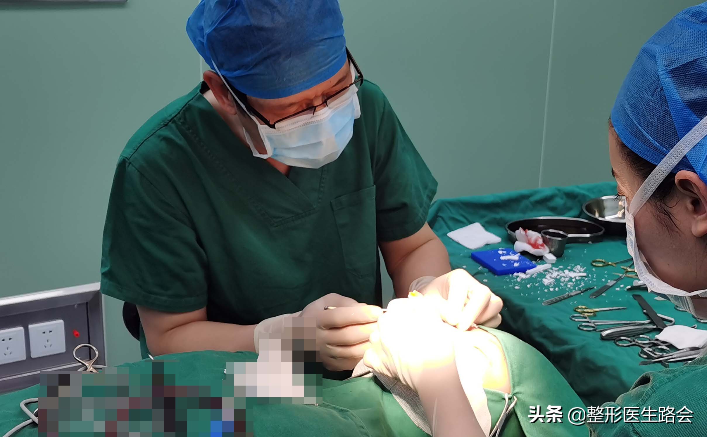 隆鼻失败鼻头有个坑的原因,隆鼻失败导致的鼻头凹陷怎么修复