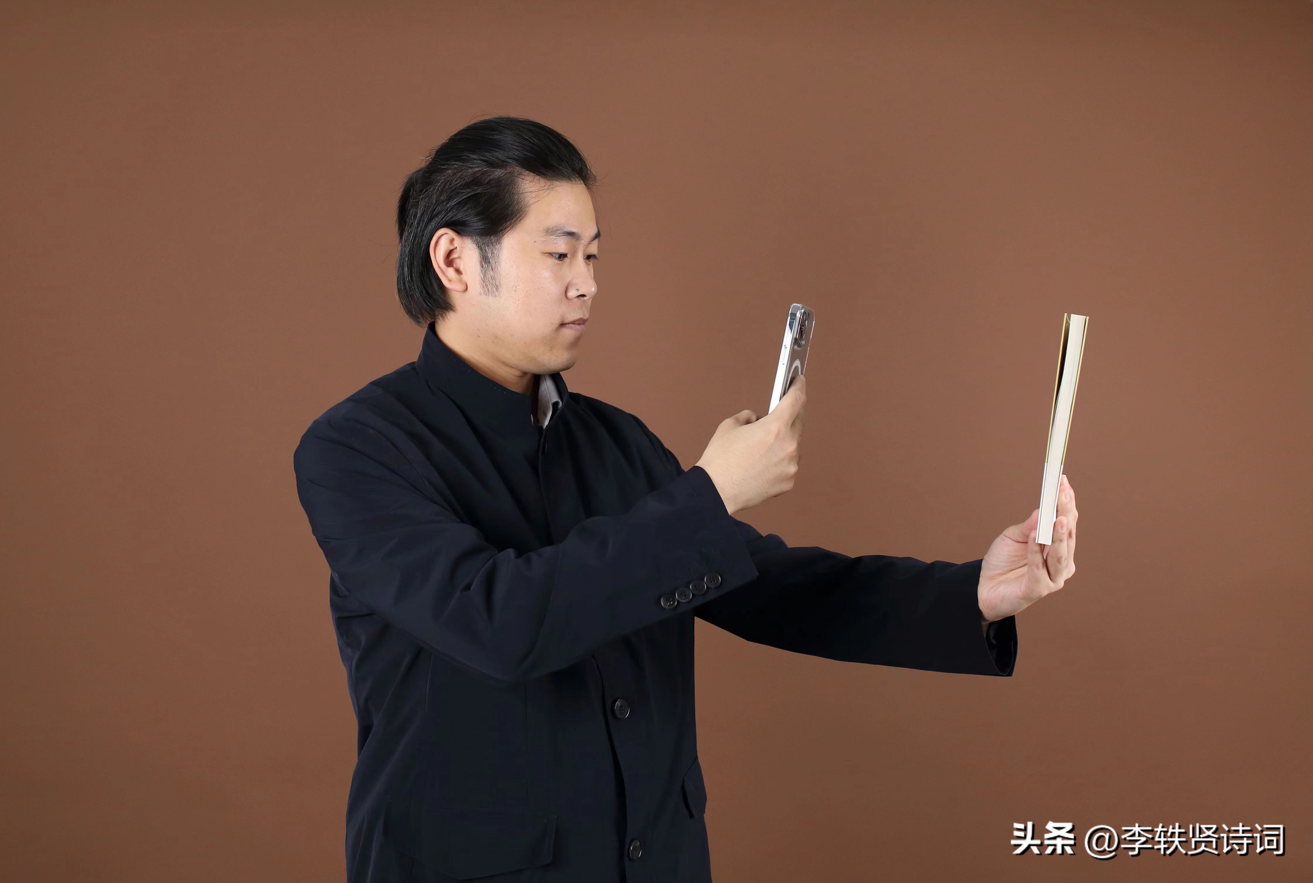 《百味诗词》第13期作品点评。嘉宾：王力、王十二（总第29期）