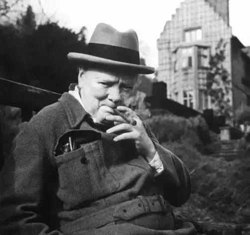 集邮：主席抽雪茄都是自费？把烟抽到邮票上还有谁？