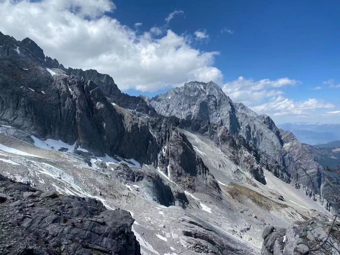 山不见我我自去见山文案,山不见我我自去见山的意思