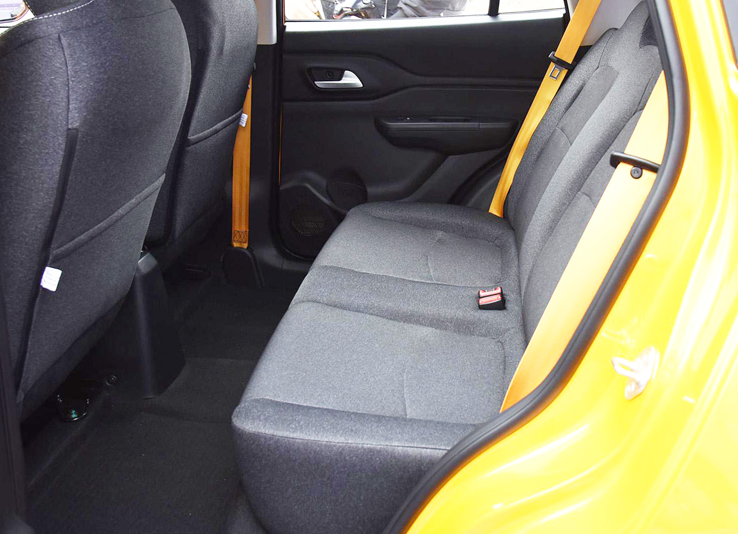 雷丁芒果新能源汽车代步3万内,四门五座的雷丁芒果新能源汽车