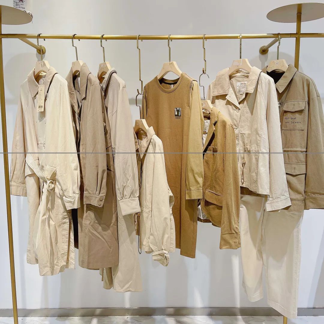 云上写生连衣裙新款,云上写生长袖蕾丝领连衣裙