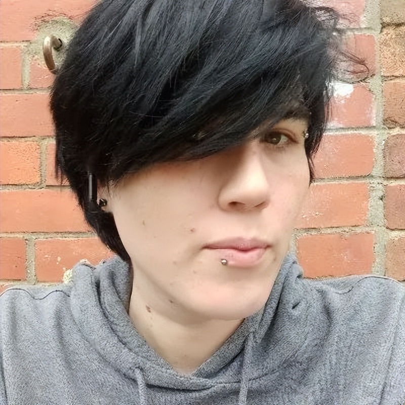 英国男子变性后遗症,英国男子变性后被关在监狱